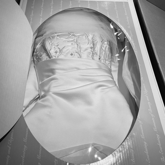 Wedding Dress - Picture 2 of 2